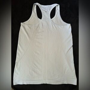 -Lululemon Swiftly Tech Heathered White Racerback Tank Top Shirt Run
-Size 8